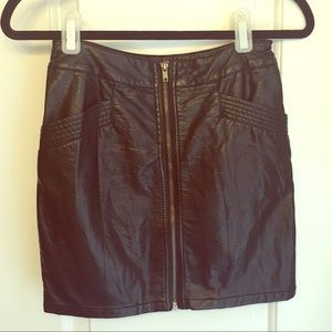 H&M FAUX LEATHER MINI SKIRT